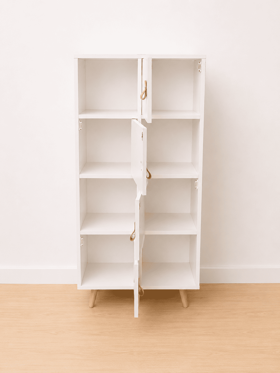 Estantería blanca con puertas y tiradores de cuero estilo nórdico - Imagen 2