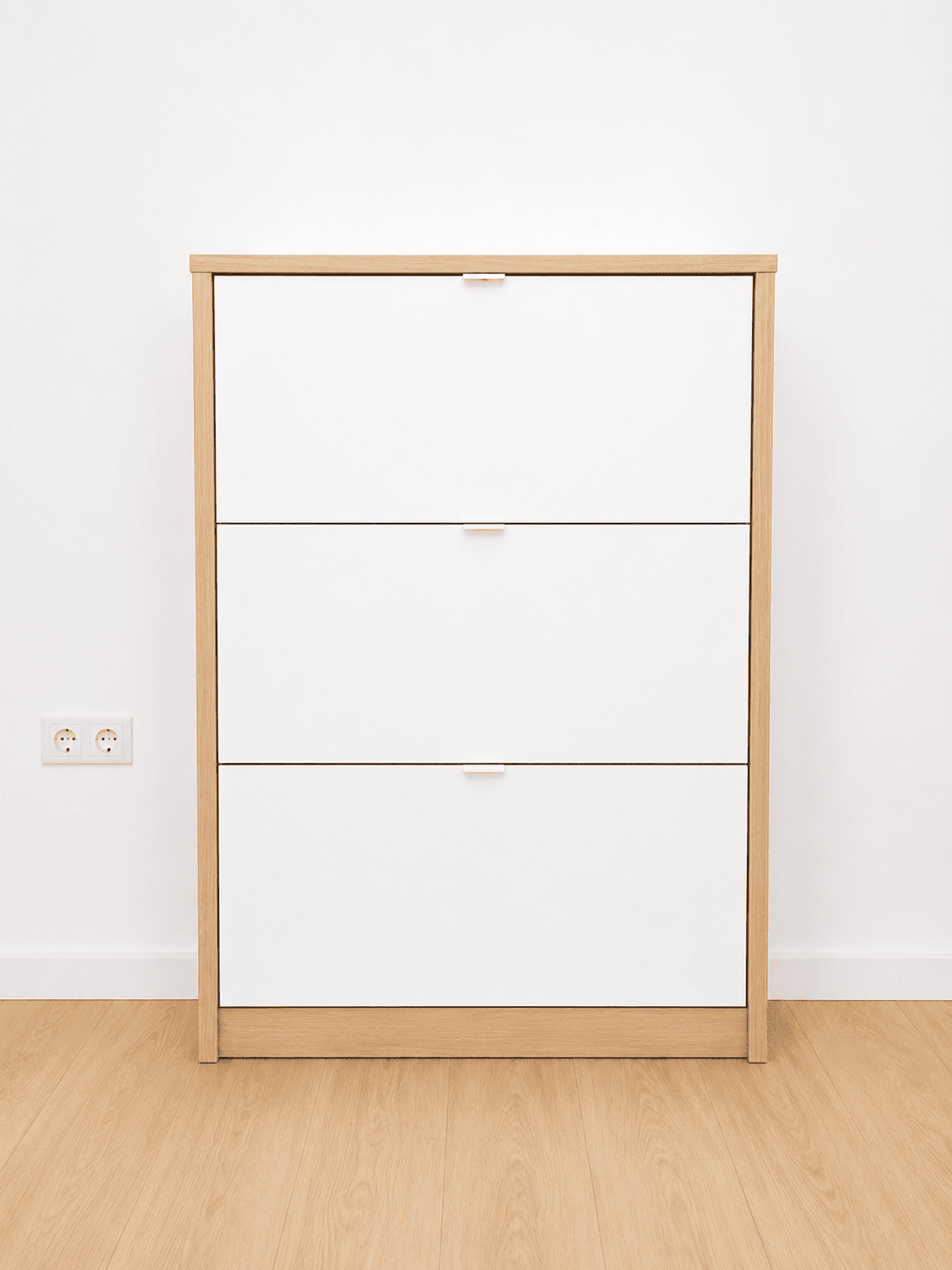 Zapatero de madera y blanco con 3 compartimentos