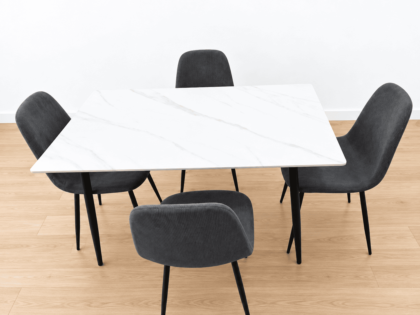 Conjunto Mesa de Comedor Efecto Mármol + 4 Sillas – 234 €